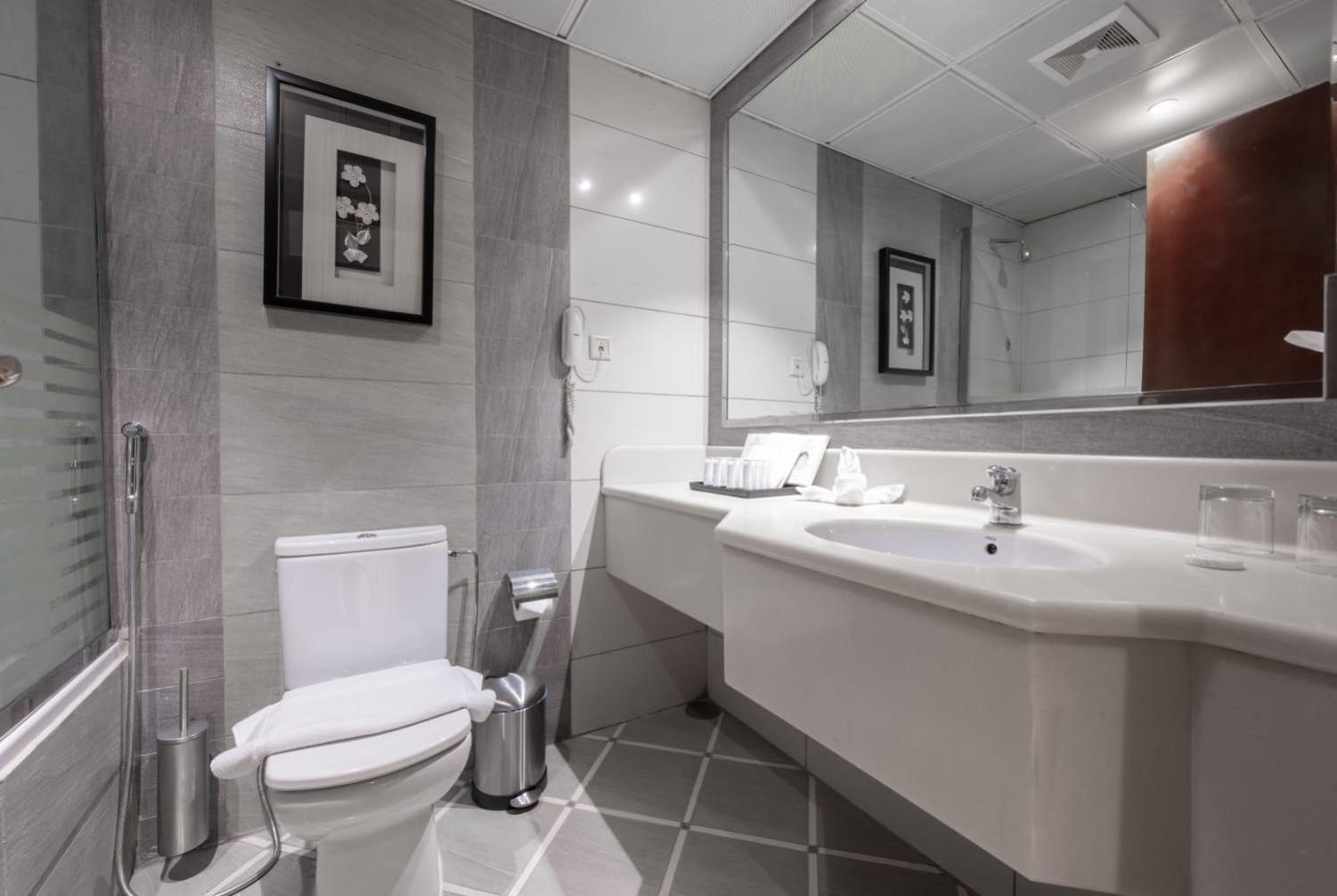 Shaza Regency Plaza Al Madinah Hotel Medina Exterior photo Bathroom